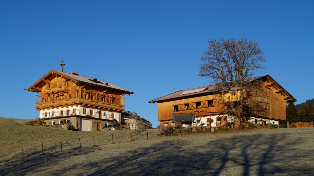 Außenansicht Magauhof Herbst